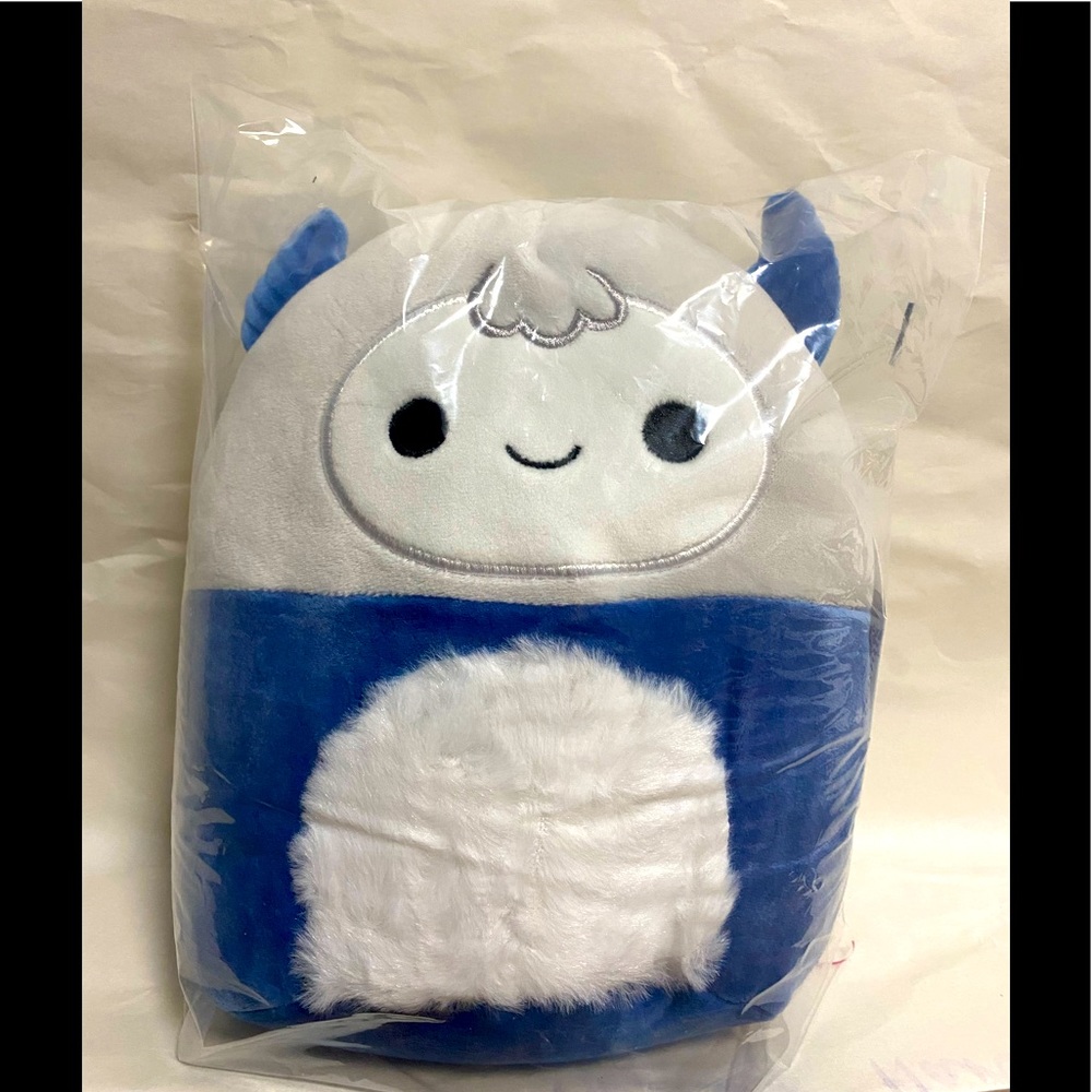 NWT Horace the Blue and White Yeti Squishmallow